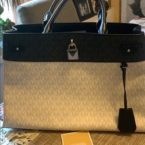 Michael Kors purse
